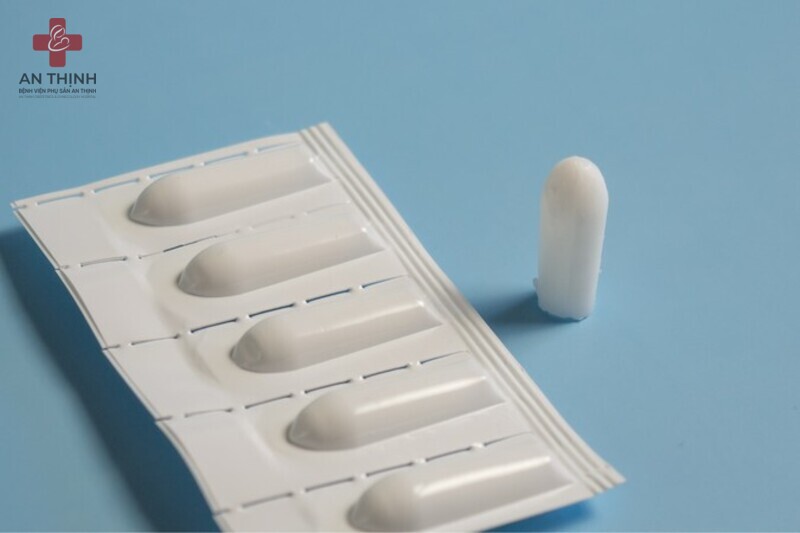 Nên tránh quan hệ và đặt thuốc âm đạo 1 đến 2 ngày trước khi khám phụ khoa